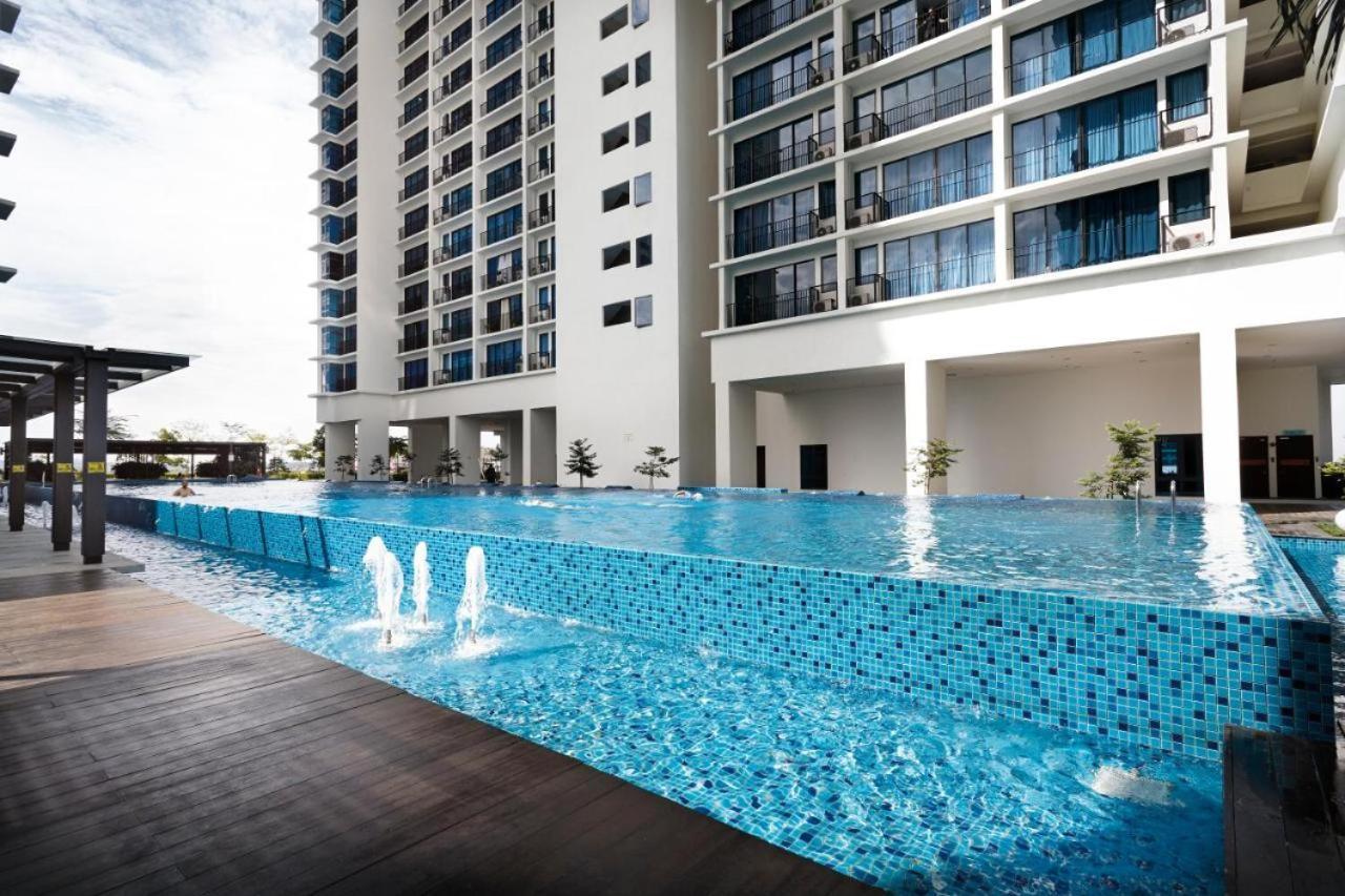 Francesco Suite - Trefoil Setia Alam-Near Setia City Mall & Setia Convention Centre Екстер'єр фото